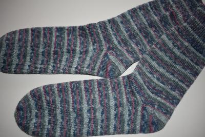 Gestrickte Socken Opal Ocean grau /rot gemustert *