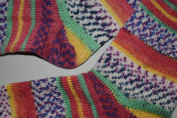 43 - 44 gestrickte Socken Opal Nach Hundertwasser -Good Morning City