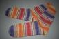 Preview: Gestrickte Socken Wollsocken Opal Love apricot/lila/rot