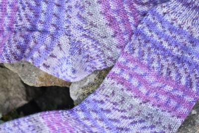 Preview: Gestrickte Socken Wollsocken Lana Grossa lila