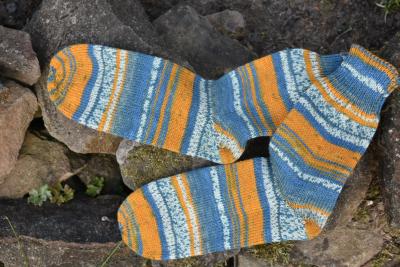 41 - 42  gestrickte Socken Wollsocken Opal Popcorn gelb/blau