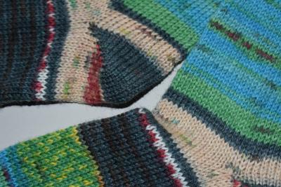 45 - 46 gestrickte Socken Opal Nach Hundertwasser -der Blaue Mond, Wollsocken, Socks, Haussocken