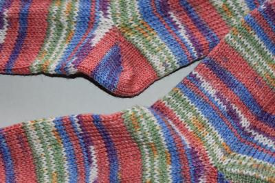 Preview: 41 - 42 gestrickte Socken Hochleistungswolle Opal Sport rot/blau