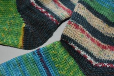 41 - 42 gestrickte Socken Opal Nach Hundertwasser -der Blaue Mond