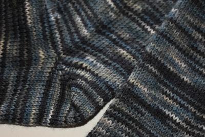 Preview: 47 - 48 Gestrickte Socken Lana Grossa schlamm trifft grau und schwarz