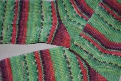 Preview: 43 - 44 gestrickte Socken Wollsocken Opal Regenwald grün, pink