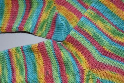 Preview: 43 - 44 gestrickte Socken Wollsocken Regenwald Regenbogen Farben
