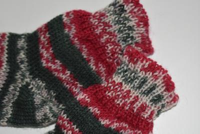 Babysocken 17 - 20 selbstgestrickte Weihnachts - Socken Wollsocken Flotte Socke **