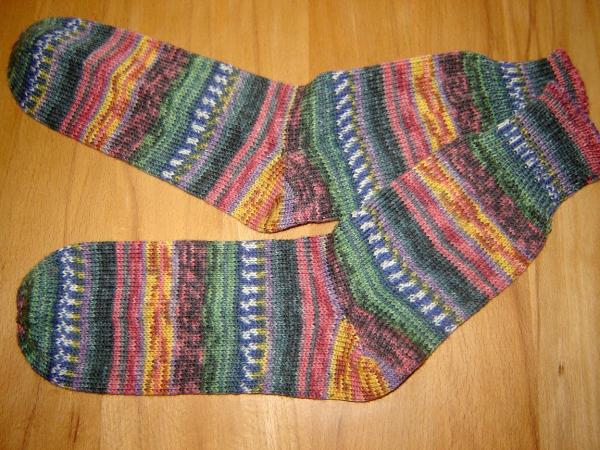 Gestrickte Socken Opal Hundertwasser *Use Public Transport - Save the City