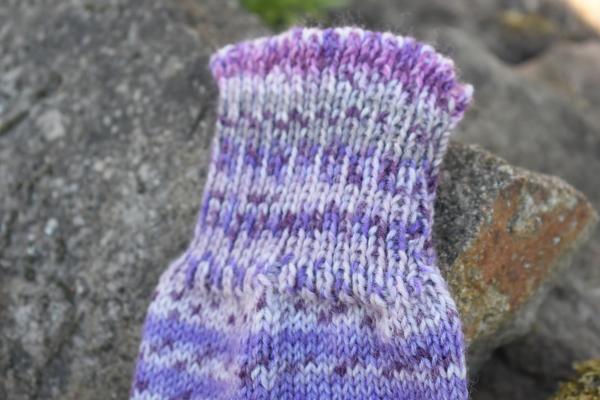 Gestrickte Socken Wollsocken Lana Grossa lila