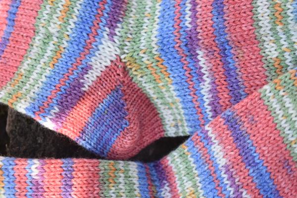 41 - 42 gestrickte Socken Hochleistungswolle Opal Sport rot/blau