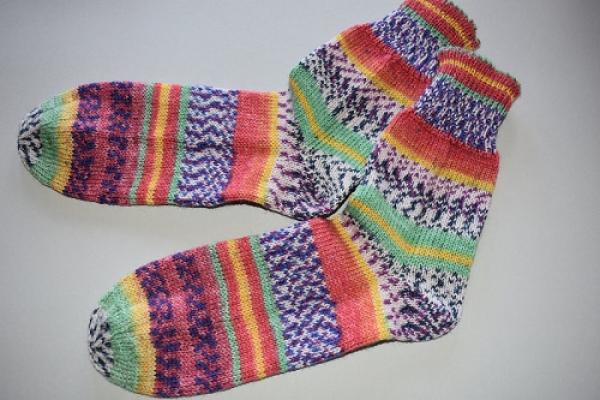 39 - 40 Gestrickte Socken Opal Hundertwasser- Good Morning City