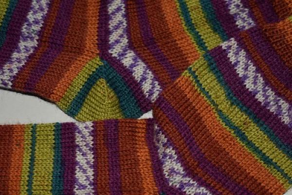 39 - 40 gestrickte Socken in Ihrer Wunschgröße Alize kunterbunt