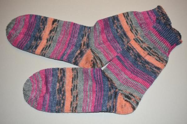 Gestrickte Socken Kuschel- Socken Opal Energy lila/grau