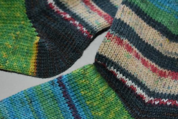 41 - 42 gestrickte Socken Opal Nach Hundertwasser -der Blaue Mond