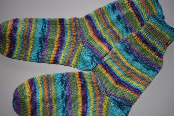 41 - 42 gestrickte Socken Opal Hobby & Handwerk -grün trifft orange türkis lila