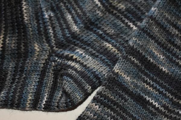 47 - 48 Gestrickte Socken Lana Grossa schlamm trifft grau und schwarz