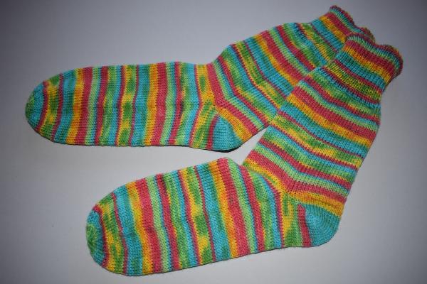 43 - 44 gestrickte Socken Wollsocken Regenwald Regenbogen Farben