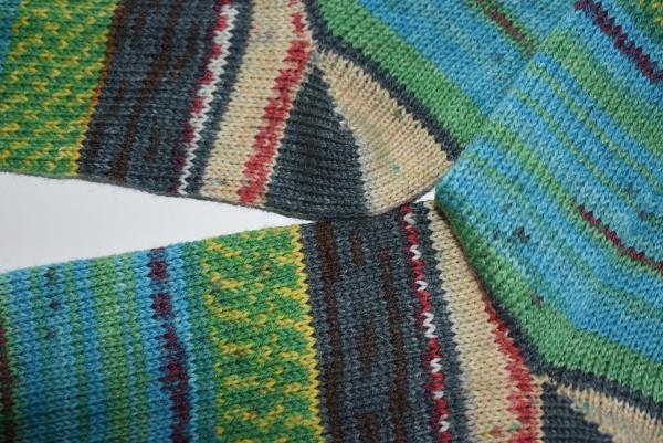 43 - 44 gestrickte Socken, Stricksocken, Haussocken, Socks Opal Nach Hundertwasser -der Blaue Mond