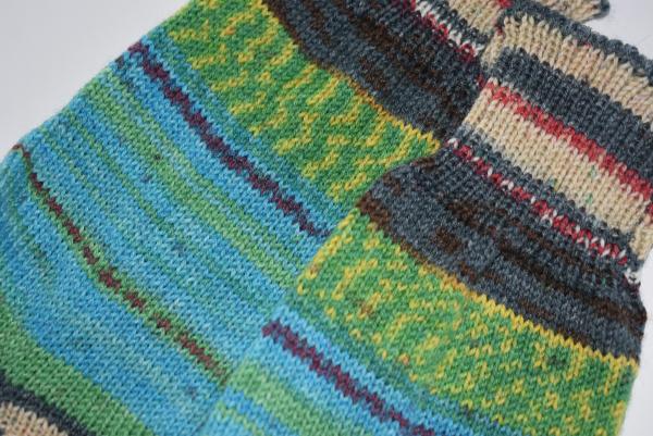 43 - 44 gestrickte Socken, Stricksocken, Haussocken, Socks Opal Nach Hundertwasser -der Blaue Mond